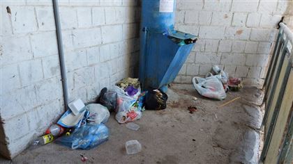 Актаусцы вынуждены вывозить мусор самостоятельно из-за массового увольнения работников КСК