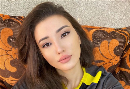 Сабина Алтынбекова показала лицо без макияжа