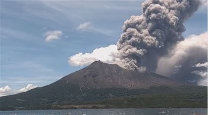 Вулкан Сакурадзима начал извергаться в Японии
