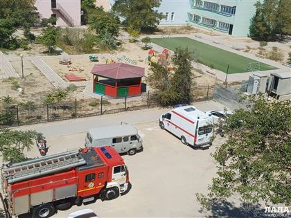 Возле детского сада в Актау загорелась электрическая подстанция