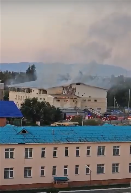 В Талдыкоргане загорелся комплекс отдыха 