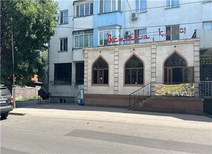 В Алматы снесли незаконно возведённую пристройку к кафе
