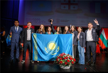 Глава государства поздравил женскую сборную Казахстана по шахматам