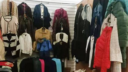 В СКО учительница открыла бутик, в котором сельчане могут бесплатно одеться