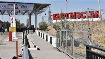 На кыргызско-казахстанской границе сообщили о скоплении грузовиков