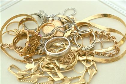 Золотые украшения почти на миллион тенге украла астанчанка у соседки по комнате 