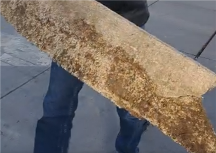 "Теперь казахам не нужен бетон" - пенопластом отремонтировали дорогу в Алматинской области