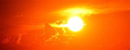 Ученые научились собирать солнечное тепло в емкость с 800-градусной керамической пылью