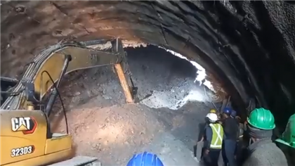 В Индии тоннель обрушился на рабочих