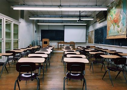 Из-за непогоды в Астане сократили занятия для школьников второй смены  
