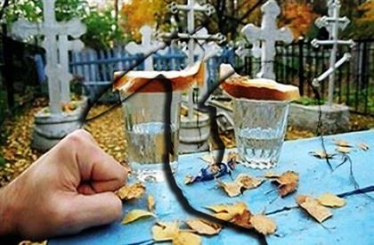 Бомжи на кладбище в Шымкенте устроили поножовщину за поминальный стакан водки на могиле
