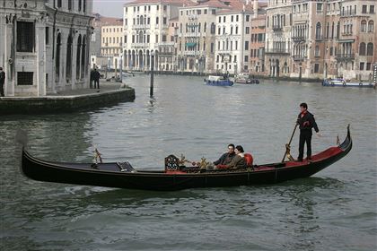 Как туристы в Венеции перевернули гондолу