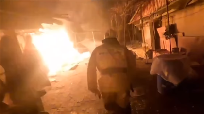 Семью из пяти человек спасли из горящего дома в Наурызбайском районе Алматы