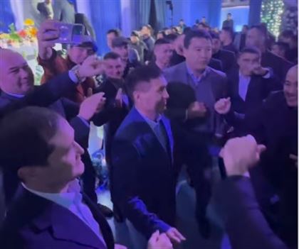Казахстанские боксеры зажгли на свадьбе принципиального соперника из Узбекистана