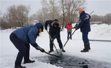 МЧС обратилось к казахстанцам по поводу купания в проруби на Крещение