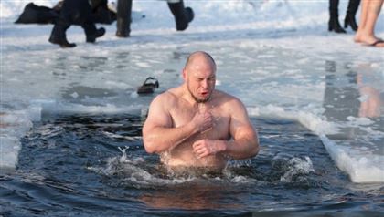 Крещенские купания: для кого погружение в прорубь станет смертельным 