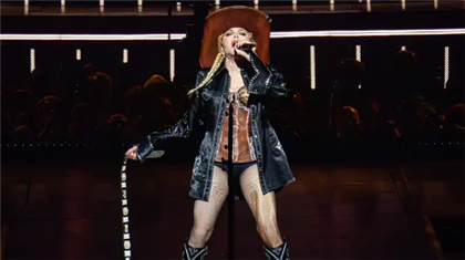 На Мадонну подали в суд из-за слишком позднего начала концерта