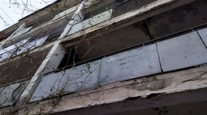 Расходится по швам: жителям Актау предложили взять кредит на ремонт дома