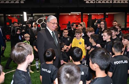 Глава государства посетил футбольный центр Footlab