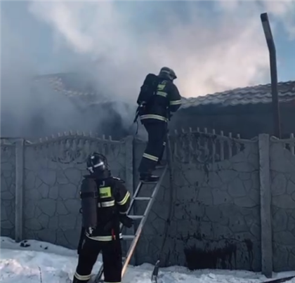 Огнеборцы ликвидировали пожар в банном комплексе в Усть-Каменогорске 
