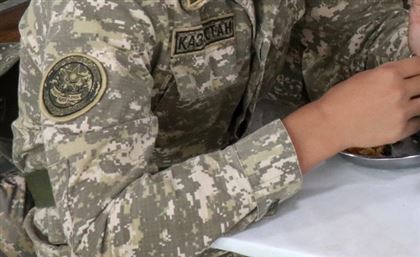 Военнослужащего оштрафовали за грубое нарушение устава в Актау