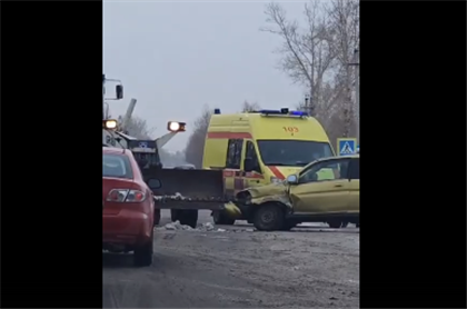 Водитель грейдера во время уборки снега совершил ДТП в Усть-Каменогорске