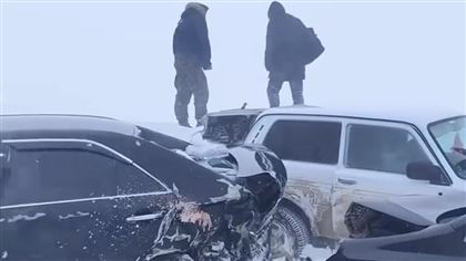 11 машин столкнулись на трассе в Акмолинской области