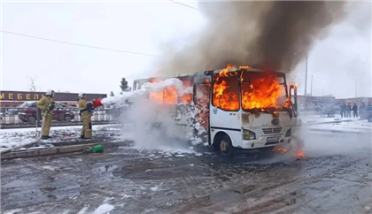 В Жетысуской области загорелся пассажирский автобус