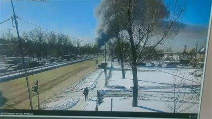 Склад на барахолке горит в Алматы