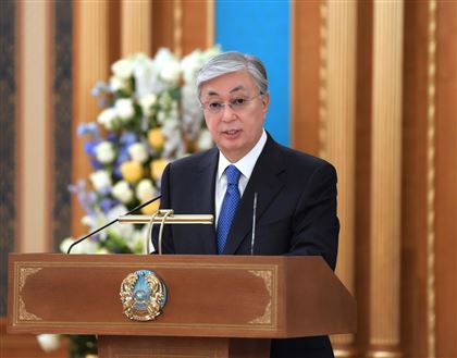 Глава государства поздравил казахстанцев с днем благодарности