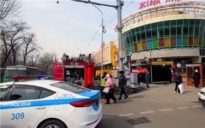 Торговый дом загорелся в Алматы