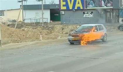 Автомобиль загорелся на одной из дорог в Актау