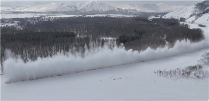 Продолжаются взрывные работы на реках Восточного Казахстана - видео
