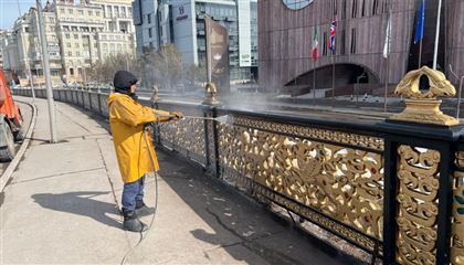 Уборка улиц, промывка мостов: весенняя саночистка началась в Астане
