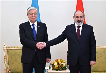Касым-Жомарт Токаев провел переговоры с премьер-министром Армении в узком составе