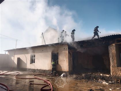 Огнеборцы Туркестанской области потушили пожар в частном доме