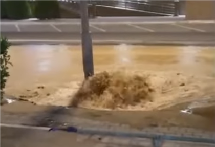 Сколько воды утекло: крупный прорыв трубопровода сняли на видео в Актау