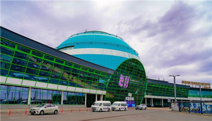 Сотрудники аэропорта Астаны просят поднять им зарплаты