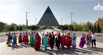 Токаев поздравил людей с Днем единства народа Казахстана