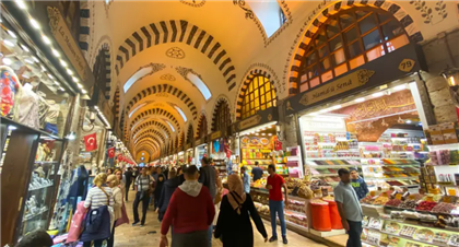 В Стамбуле на знаменитом Египетском рынке произошел пожар