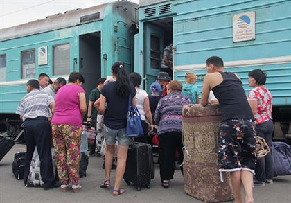 Потрачены миллиарды: почему рядовые казахстанцы должны оплачивать госпрограмму переселенцев с юга на север