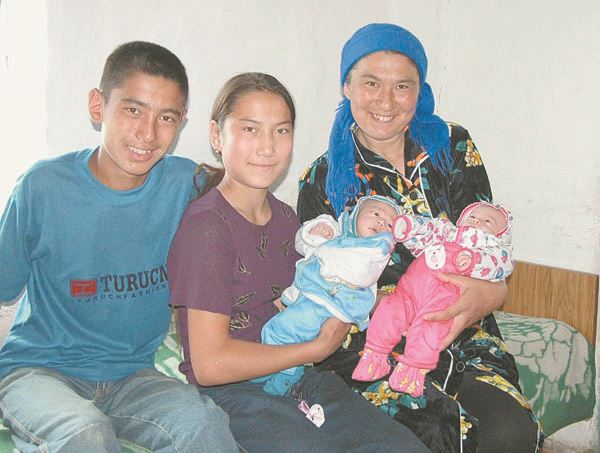 15-миллионный житель Казахстана – Перезат Ускембаева из Восточно-Казахстанской области. Ее брат-близнец откроет счет на 16-миллионного казахстанца