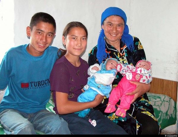 15-миллионный житель Казахстана – Перезат Ускембаева из Восточно-Казахстанской области. Ее брат-близнец откроет счет на 16-миллионного казахстанца