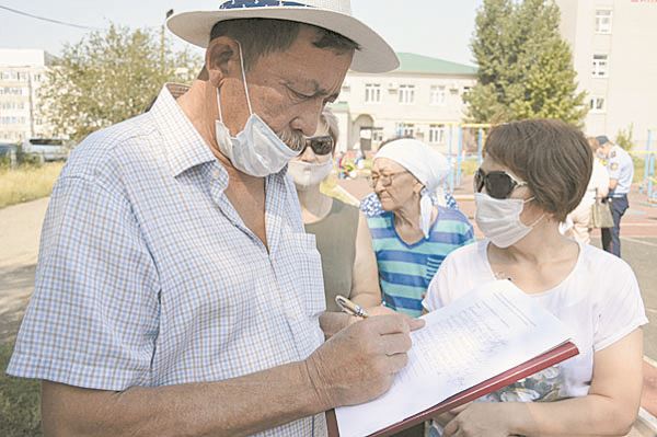 Жильцы ставят подписи в петиции против застройки