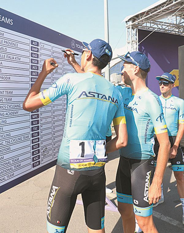 Летом 2006 года появился спортивный проект под брендом “Астана”, по которому Казахстан начали узнавать во всем мире. Фото Тахира САСЫКОВА