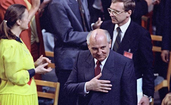 Михаил Горбачёв перед выступлением с нобелевской лекцией. Фото РИА 