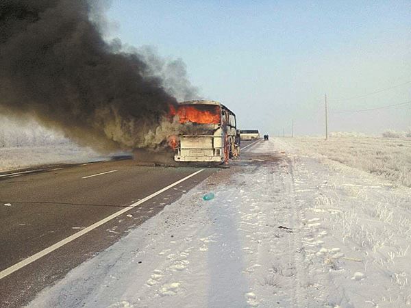 52 человека заживо сгорели в салоне автобуса на трассе в Иргизском районе Актюбинской области