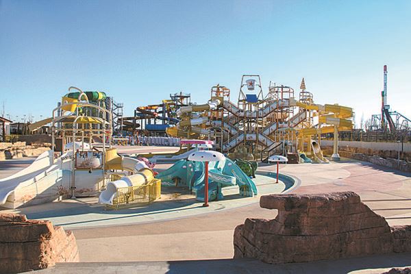 В прошлом году на берегу Каспия открылся тематический парк развлечений