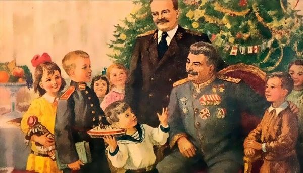 На первой кремлевской елке 1937-го Сталин не скромнича и решил заменить детям Санта-Клауса