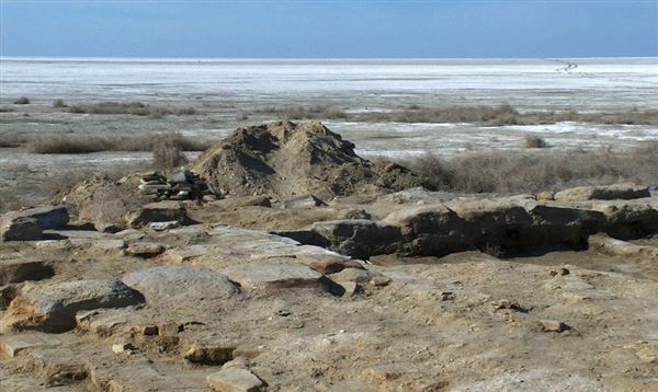 На дне Аральского моря были обнаружены руины древних городов. Так что своя Атлантида была и в наших степях